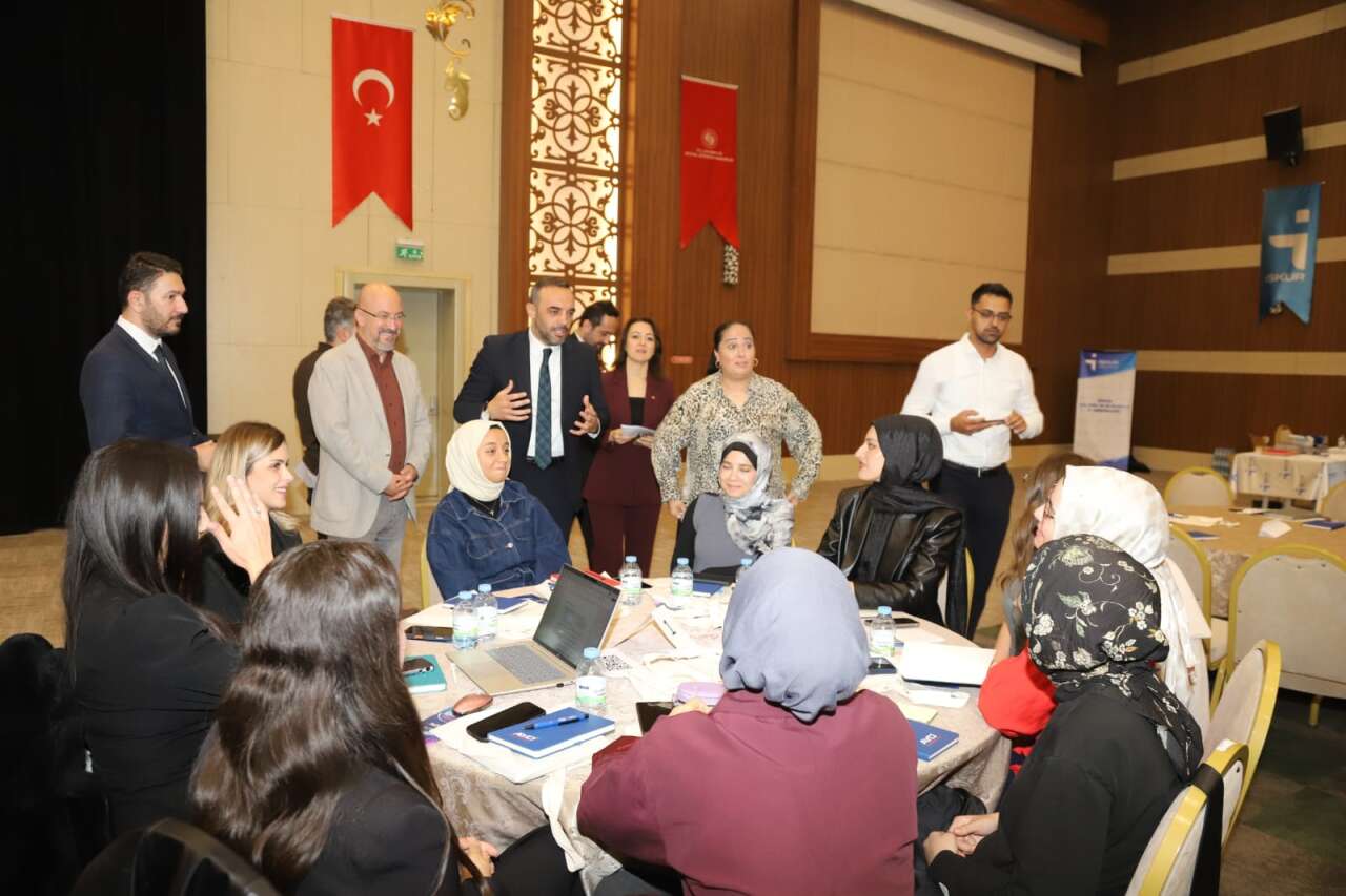 Konya’da gençlerin geleceği için 20 masa kuruldu, iş hayatından beklentileri konuşuldu 8